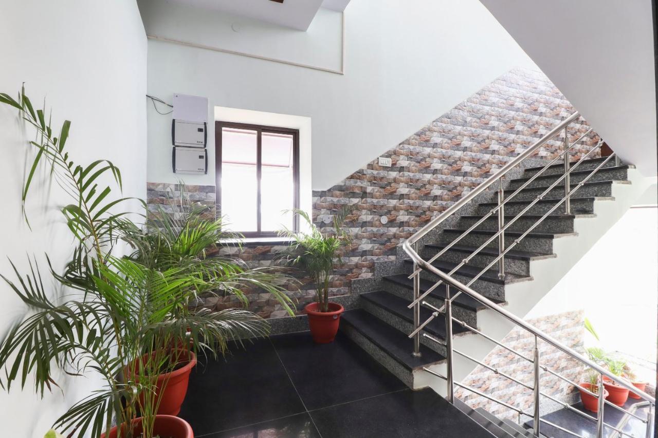 Capital O Hotel 7Th Heaven Jamshedpur Exterior foto